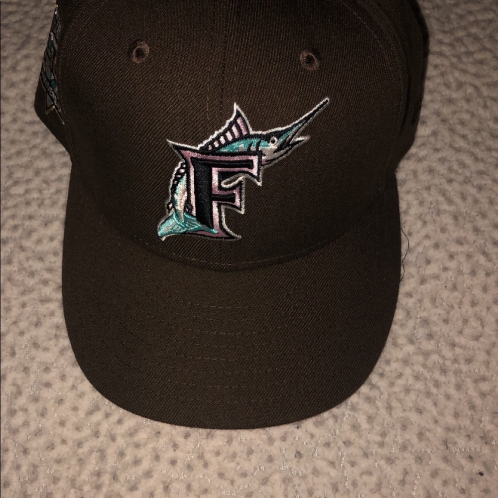 Hat Club Pink Brim / Pink UV